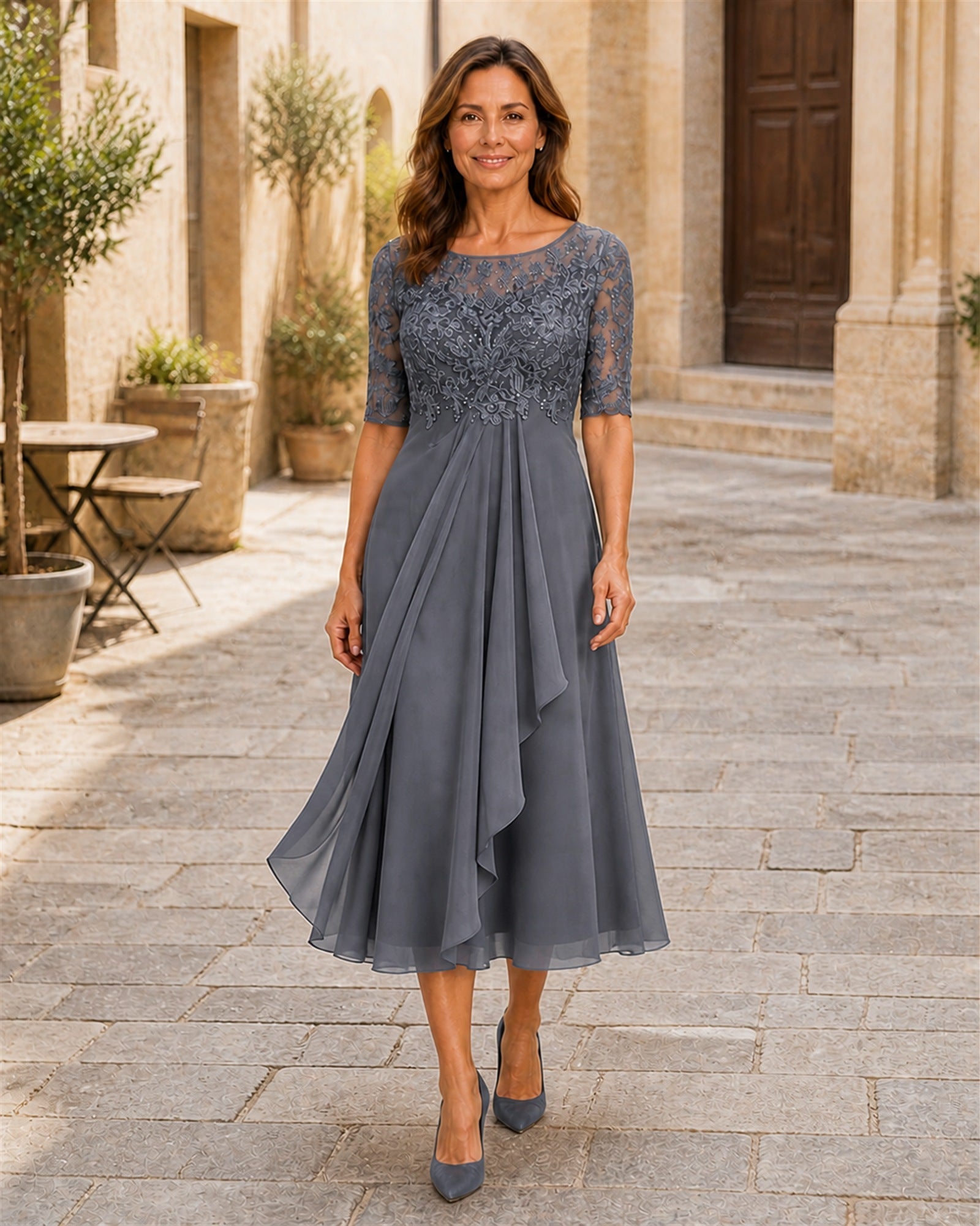 Laura în rochie elegantă gri cu corsaj brodat