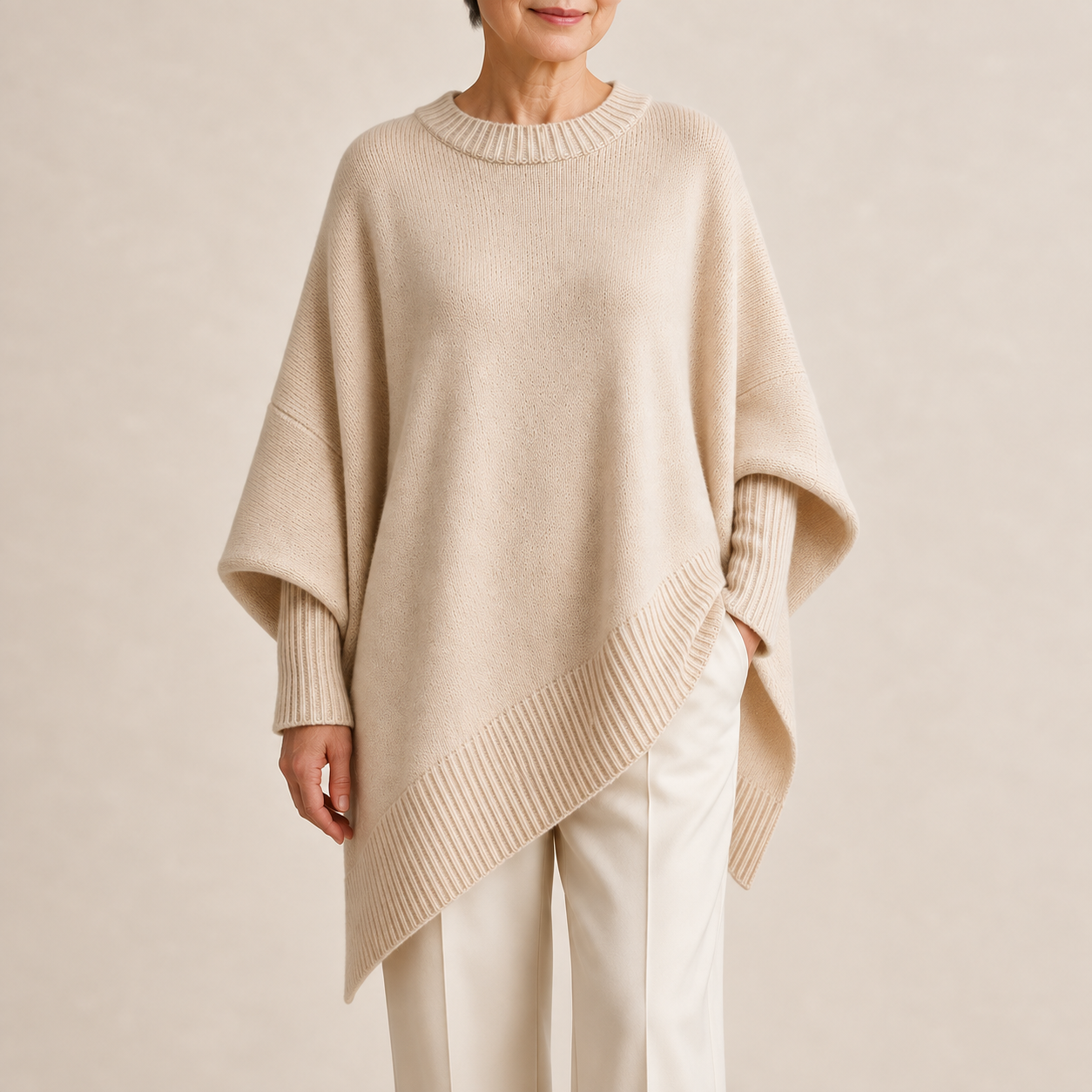 Livia – Oversize-Poncho-Pullover – Beige, vollständige Nahansicht