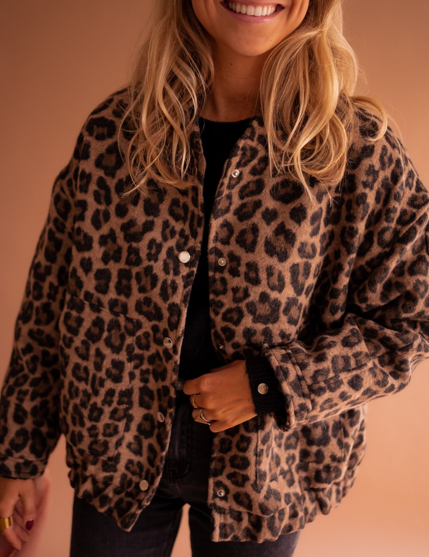 Ioana-Cristina – Jacke mit Leopardenmuster – Bild 1