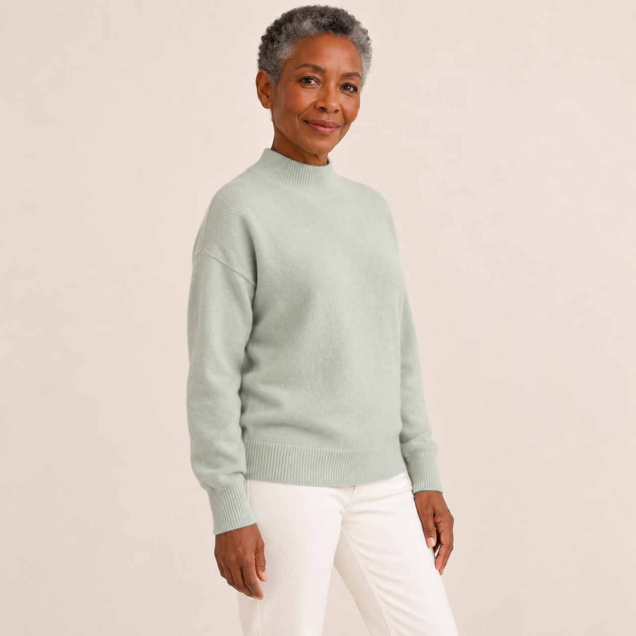 Maria-Alexandra – Pullover – Hellgrün – weitere Pose