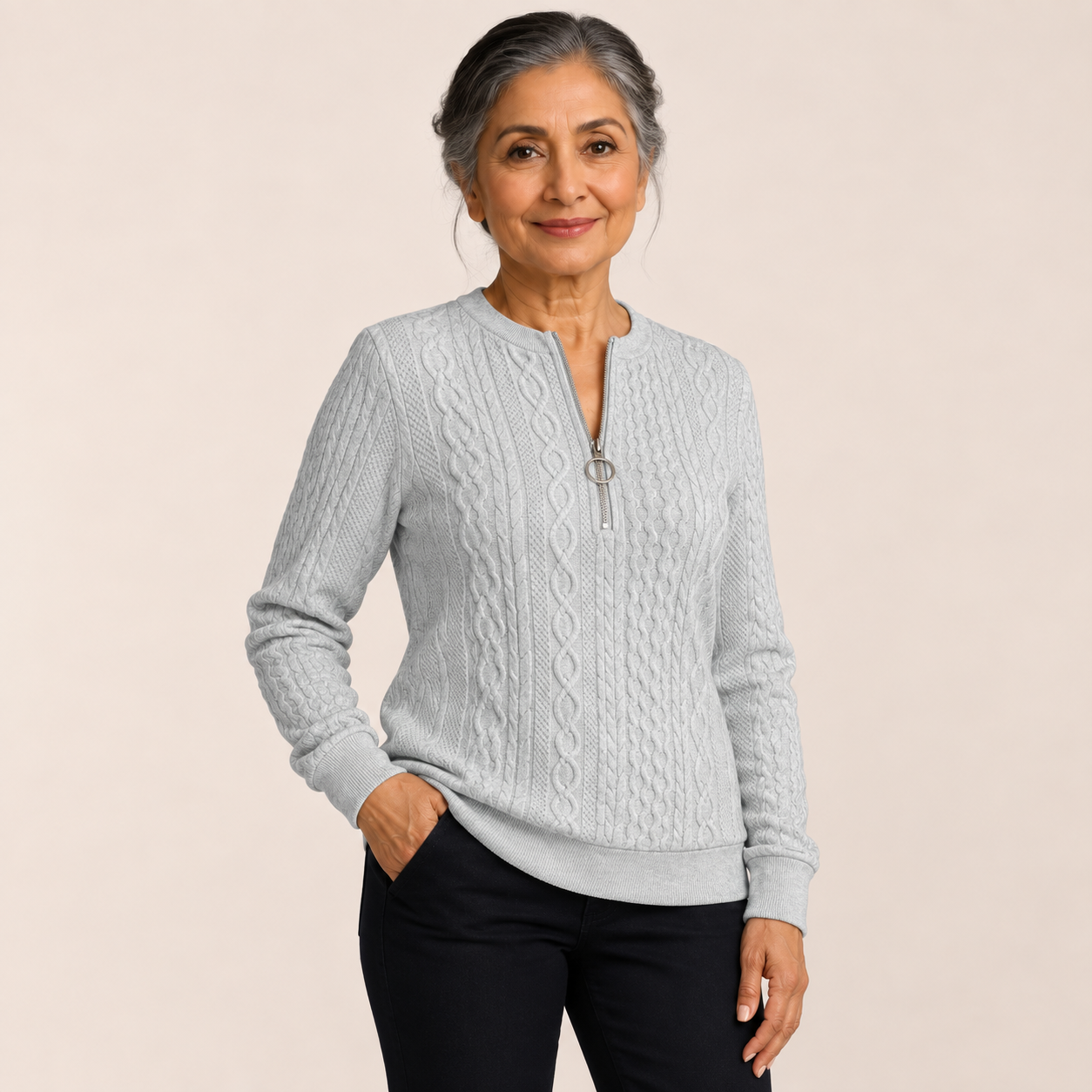 Maria-Valentina Pullover – Grau – Modelpose