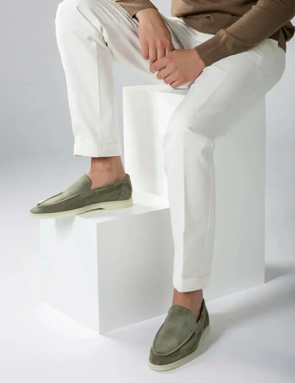 Cristian-Gabriel – Klassische Wildleder-Loafer in Grün – Bild 3