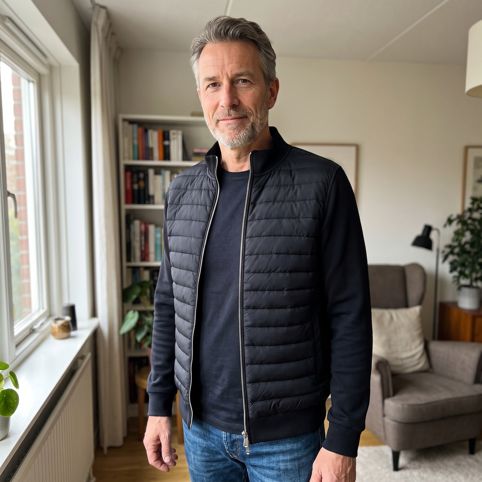 Noah Hybridjacke – Marineblau, im Alltag getragen