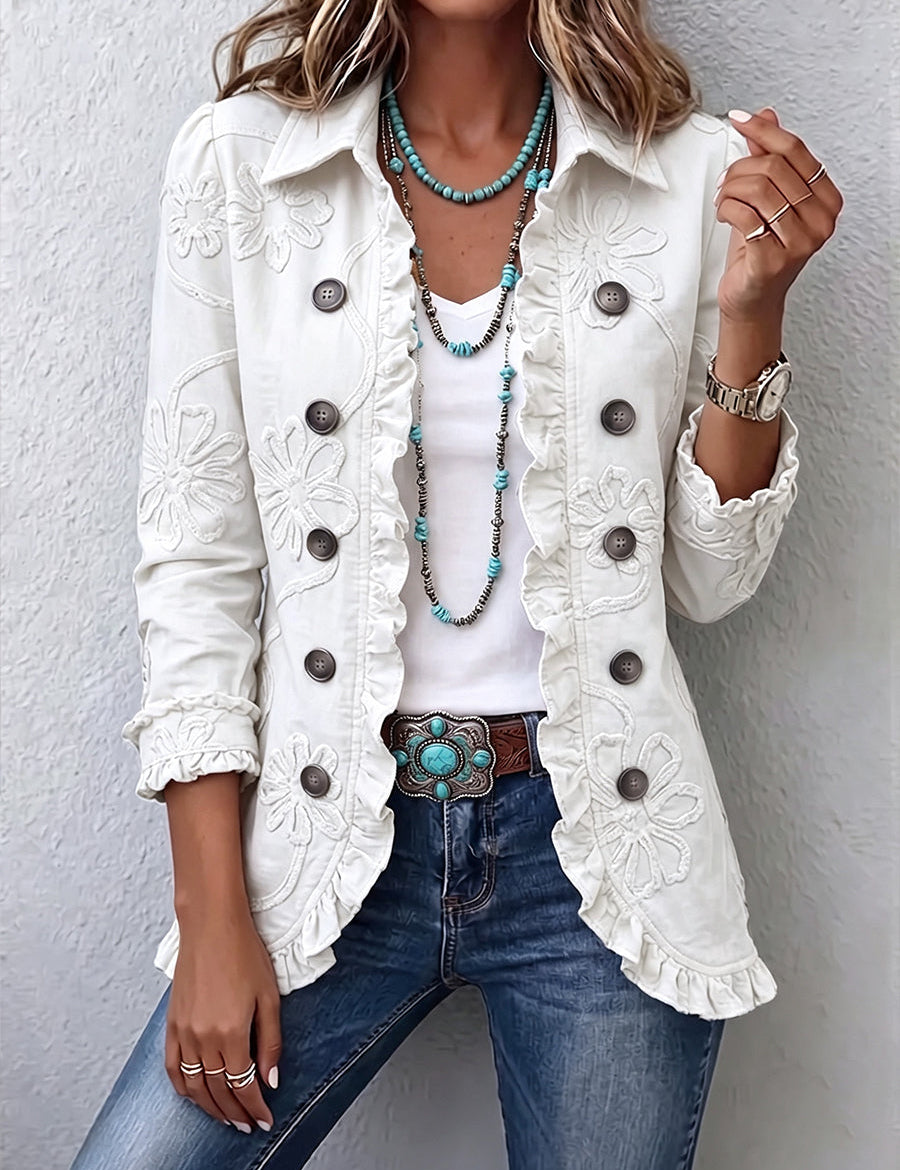 Marisol – weiße Jacke mit floraler Stickerei und Rüschenbesatz