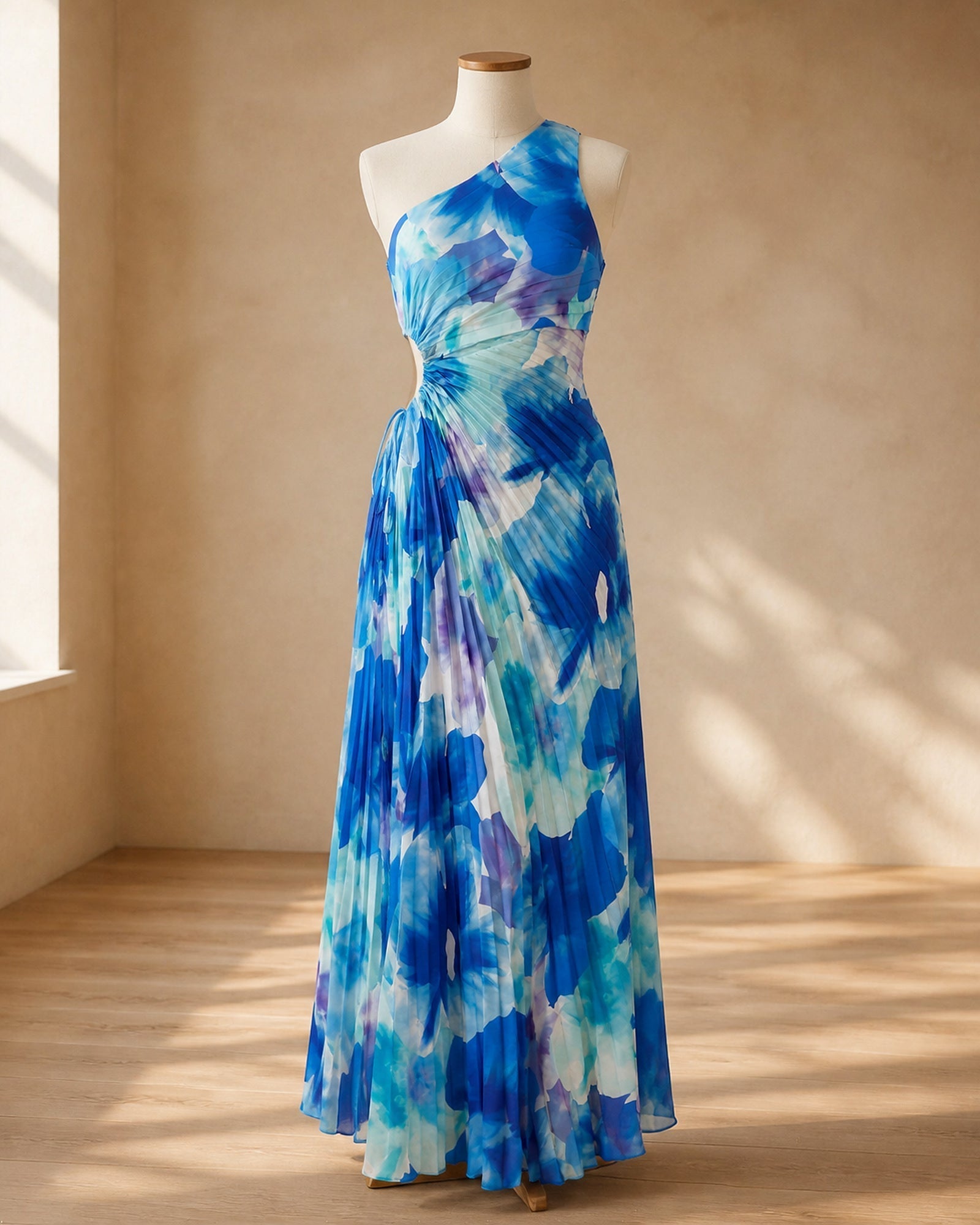 Rochie maxi florală albastră Otilia prezentată complet pe manechin