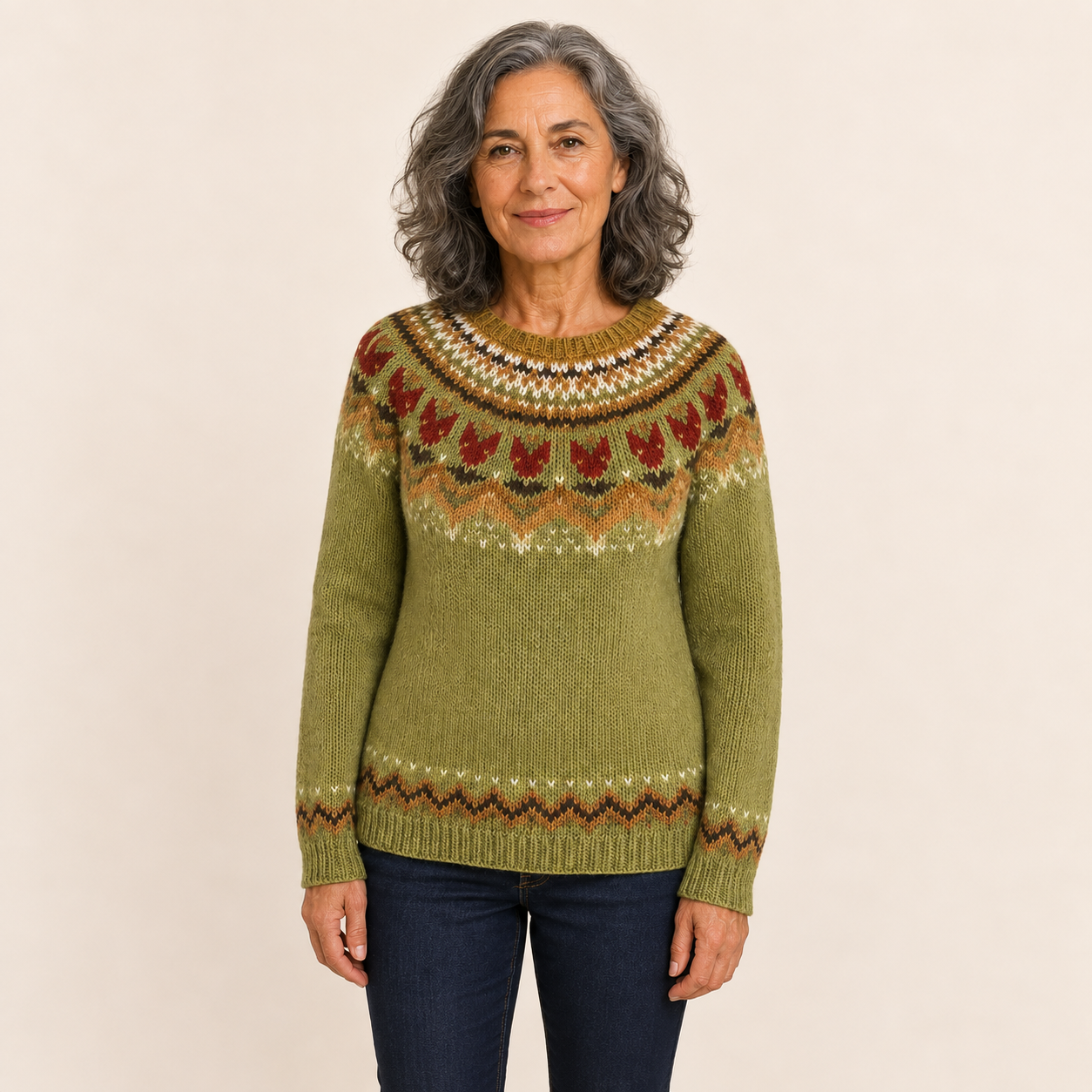 Petra grüner Norwegerpullover – Frontalansicht