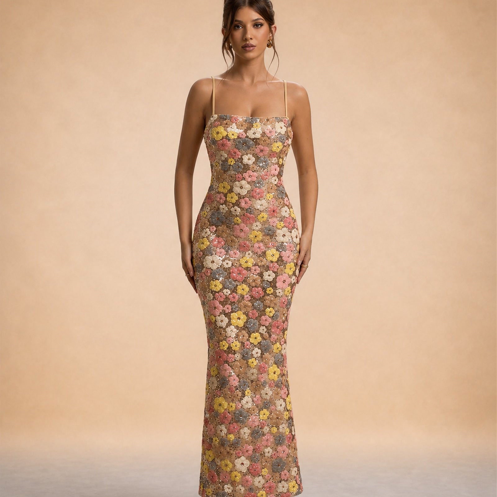 Raluca în rochie maxi cu flori strălucitoare, vedere frontală în studio