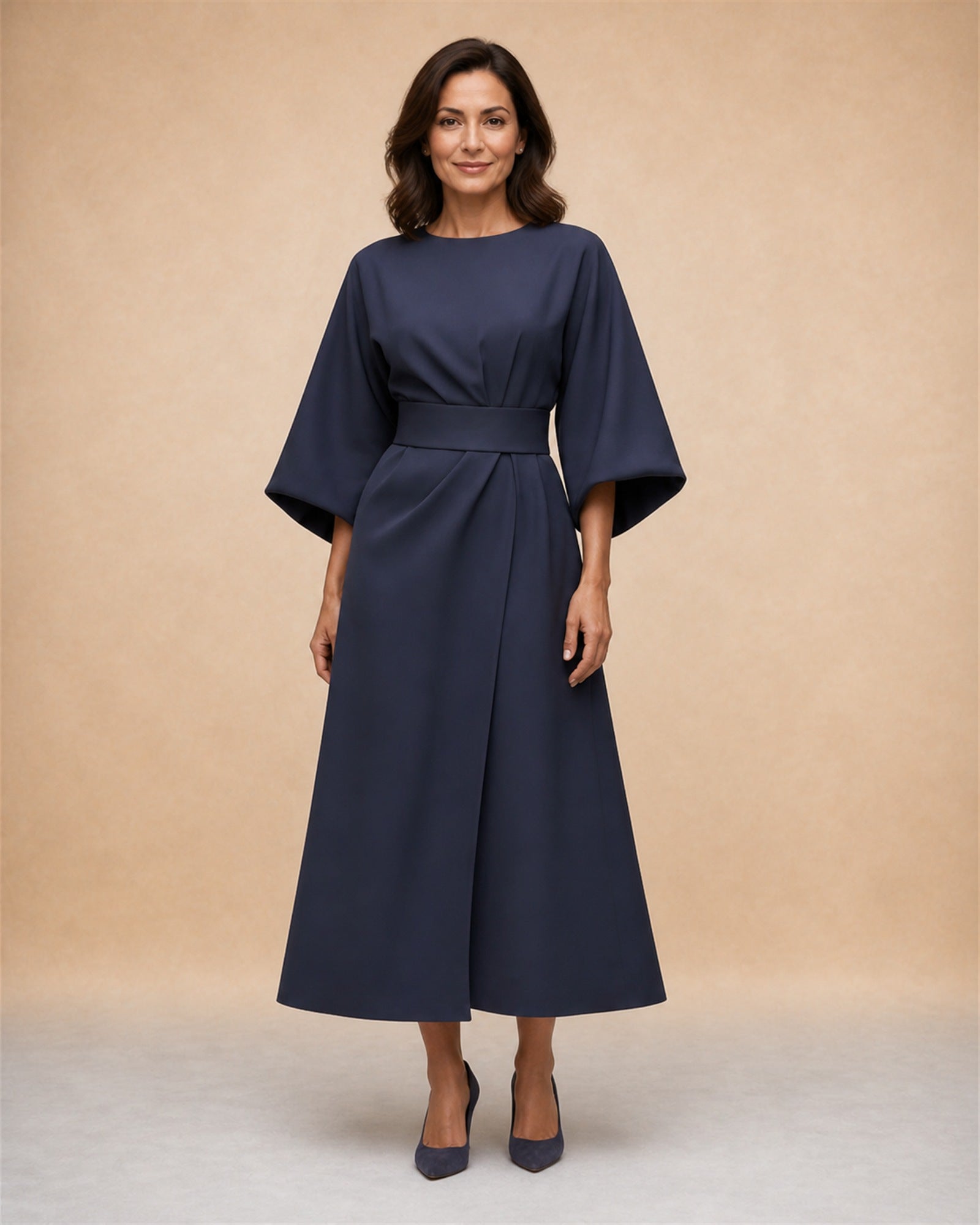 Rochie albastră elegantă, vedere frontală în studio