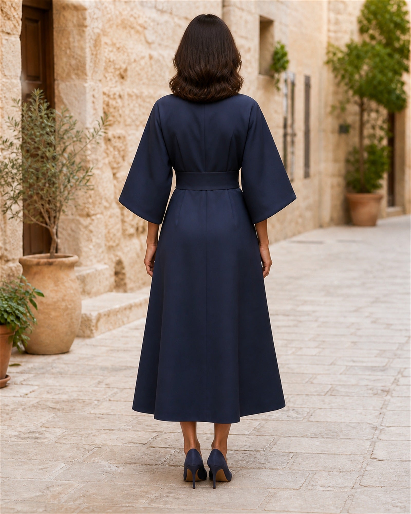 Rochie albastră elegantă, vedere din spate