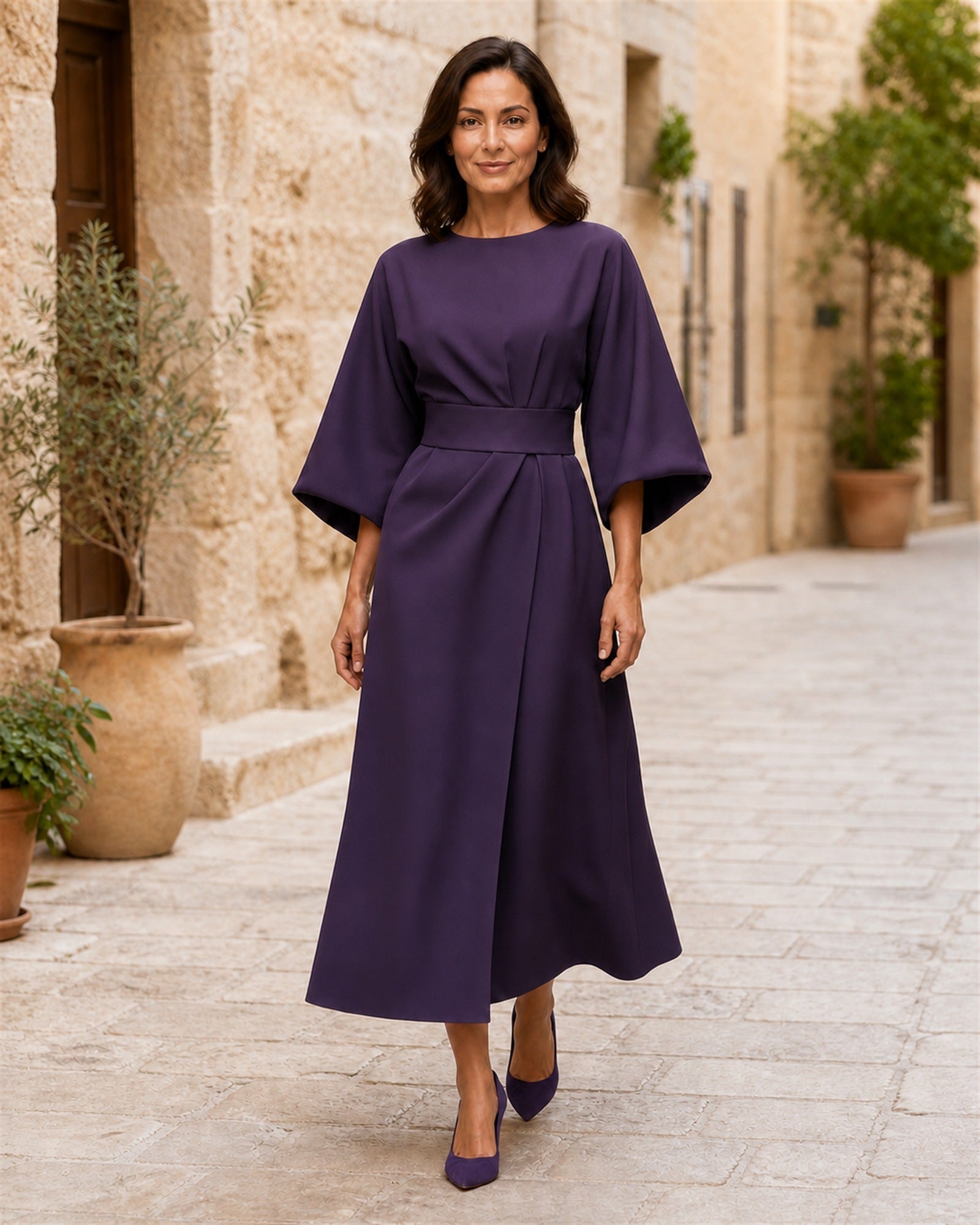 Rochie lila elegantă, vedere frontală în exterior