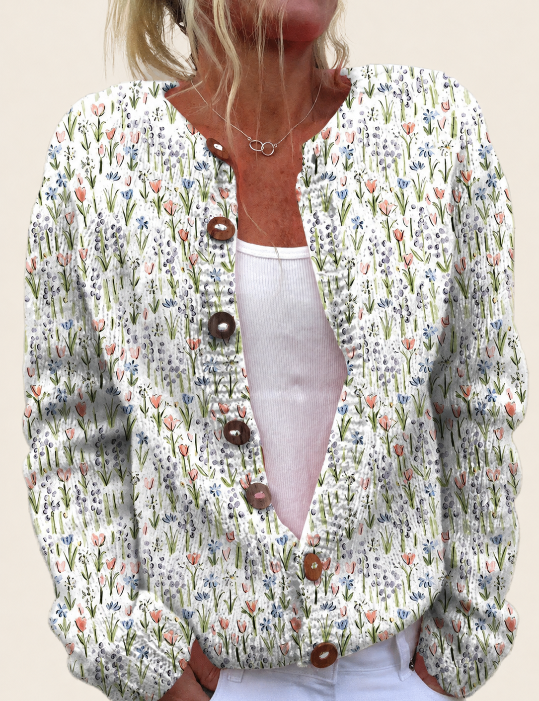 Cardigan mit Frühlingswiesen-Print – uniforme Produktaufnahme