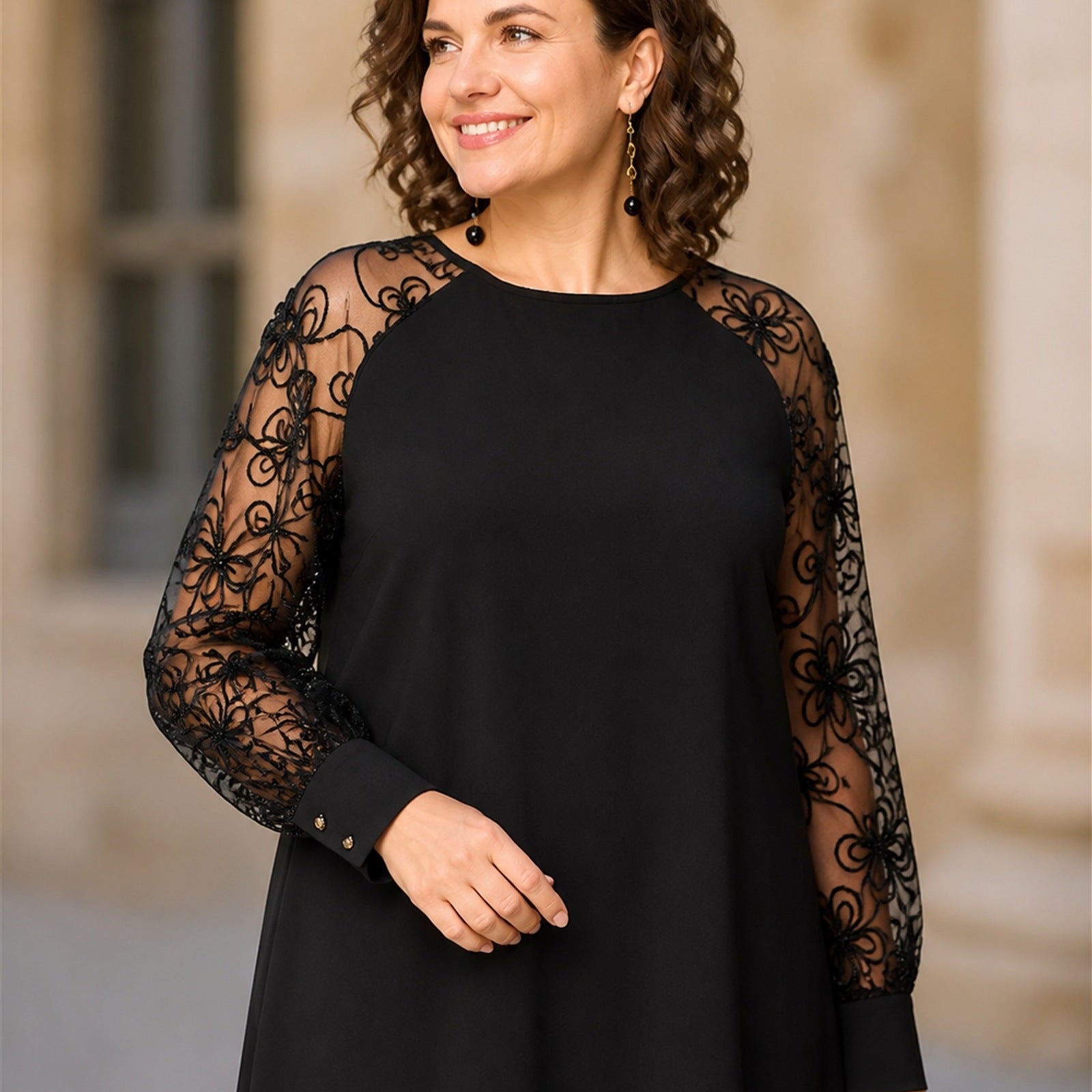 Stela rochie neagră - detaliu mâneci din dantelă