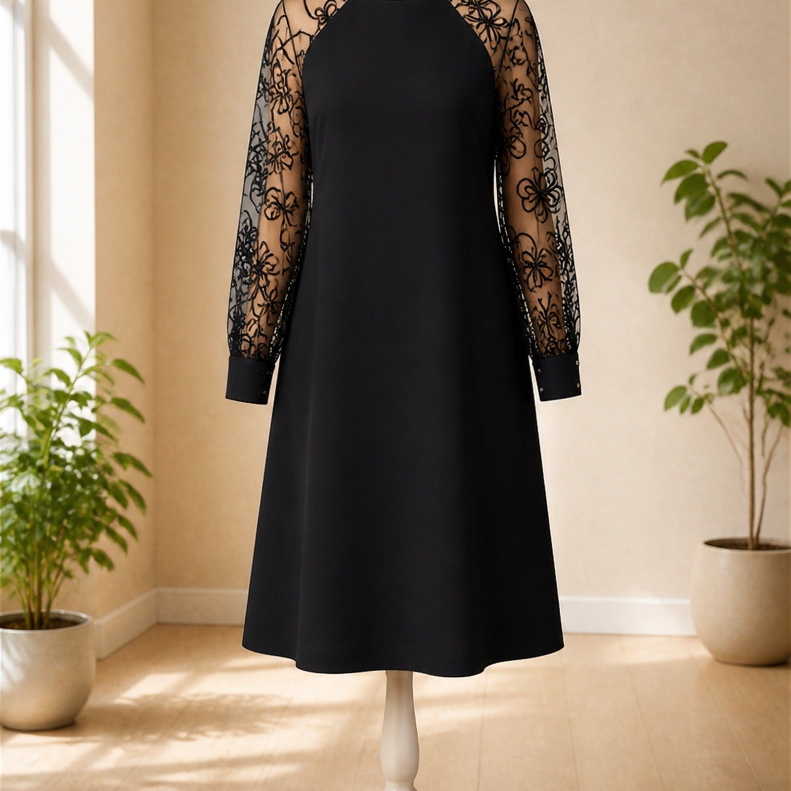 Stela rochie neagră cu dantelă pe manechin