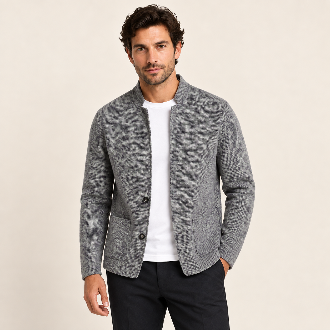 Lässige Herren-Strickjacke in Degree, graue Feinstrickjacke am Model