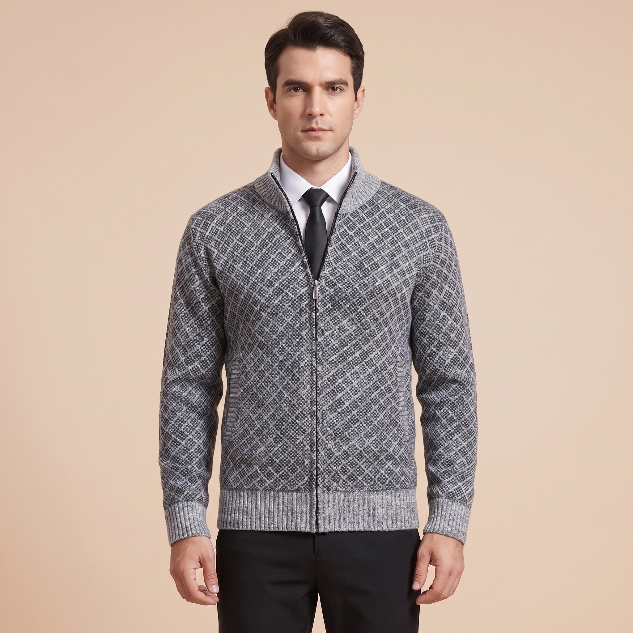 Tommaso Strickjacke in Grau mit Rautenmuster, frontal am Model