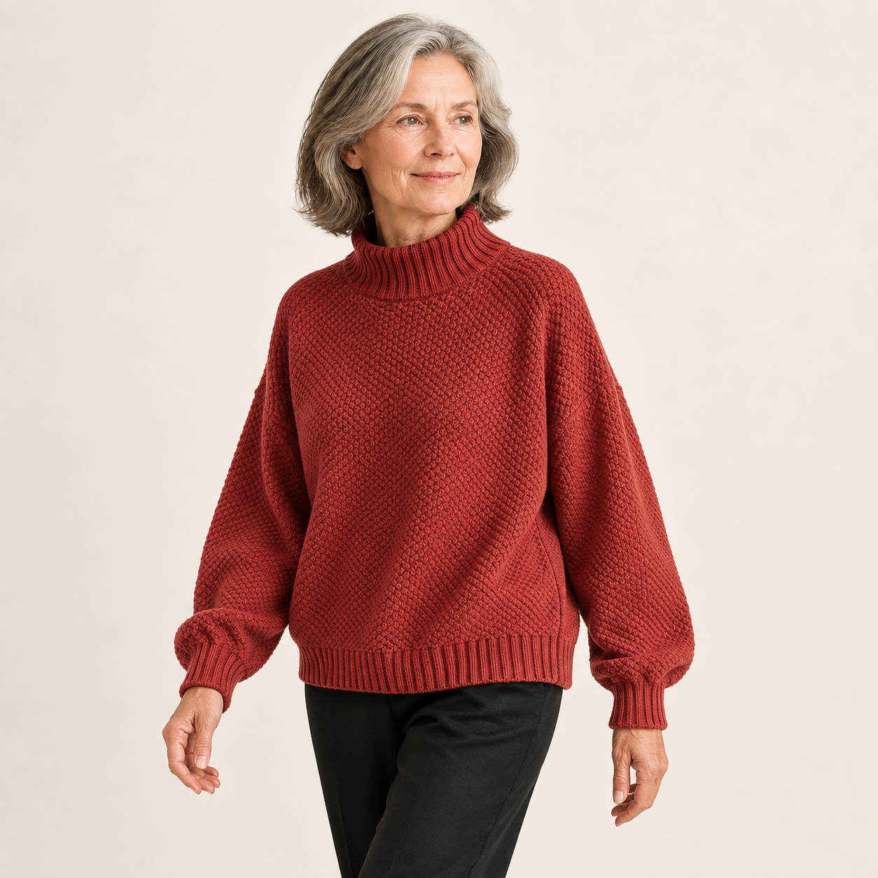 Ylonna Rollkragenpullover – Rot – vollständige Ansicht am Model